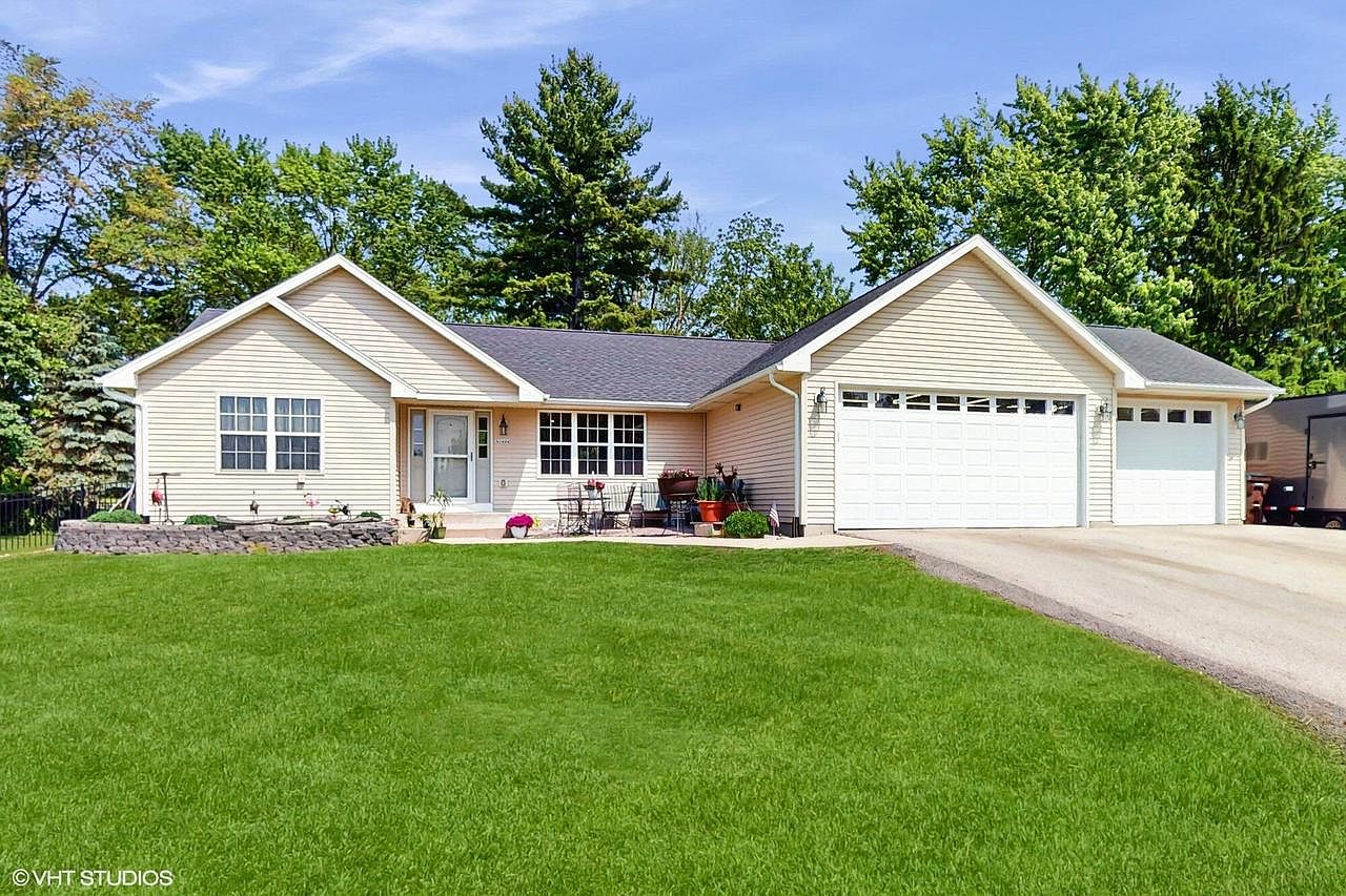 N1464 Manor TERRACE, Lake Geneva, WI 53147 | Zillow