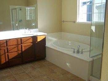 4th image of 15851 Crescent Park Cir