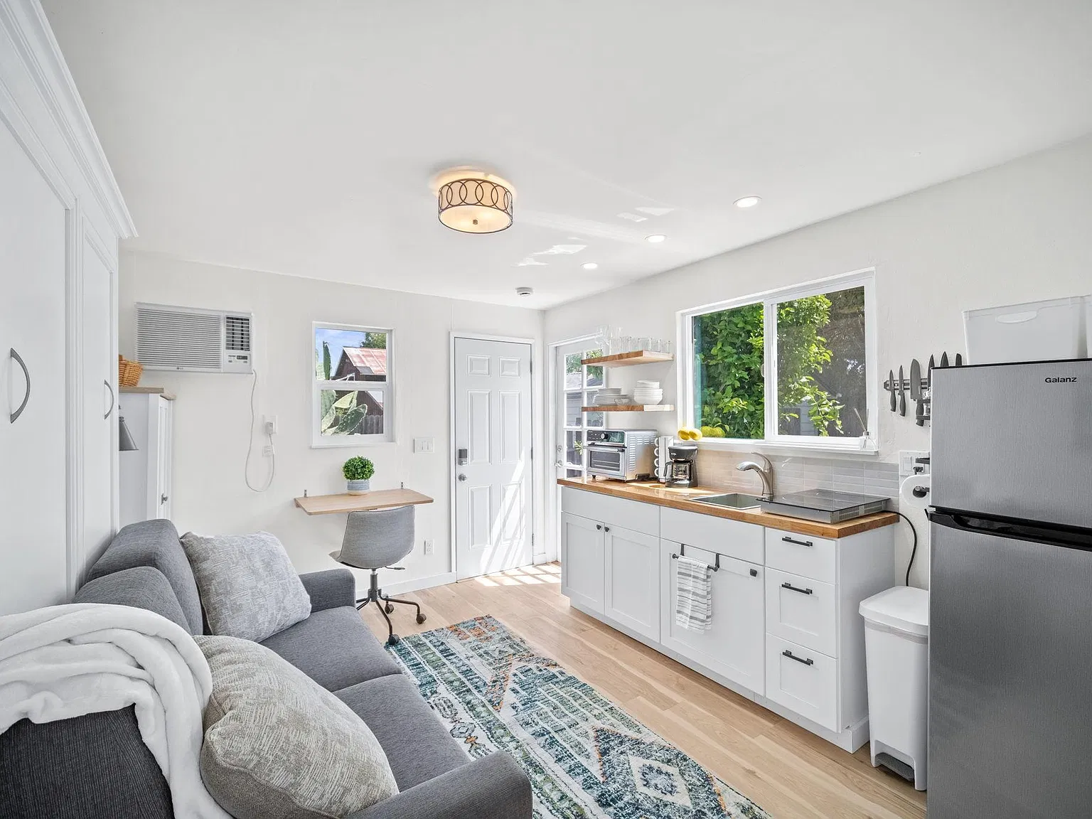 Studio, $1,800 — Photo 4