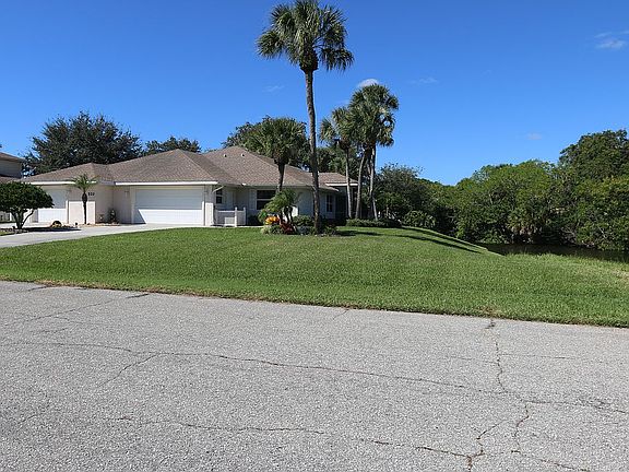3rd image of 520 Sweetwater Dr
