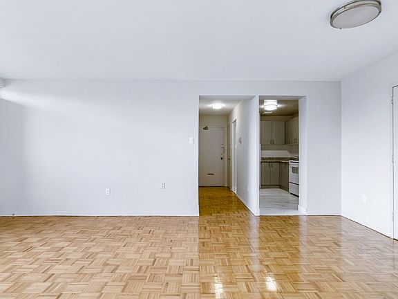 5th image of 1219 Dundas St W