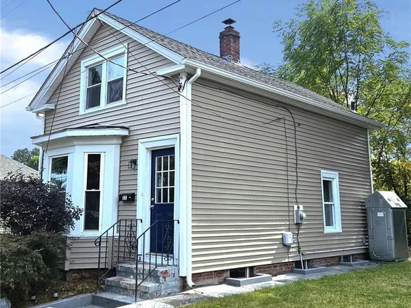 11 Brayton St, West Warwick, RI 02893