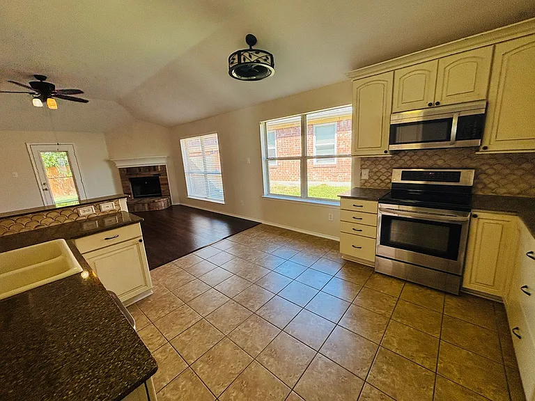 2748 Wakecrest Dr — Photo 24