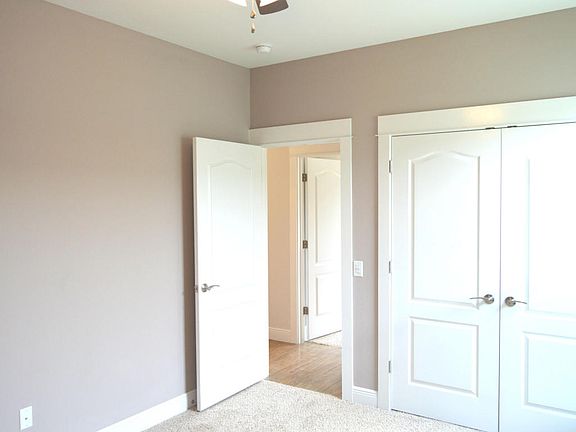 5th image of 321 Derondo St