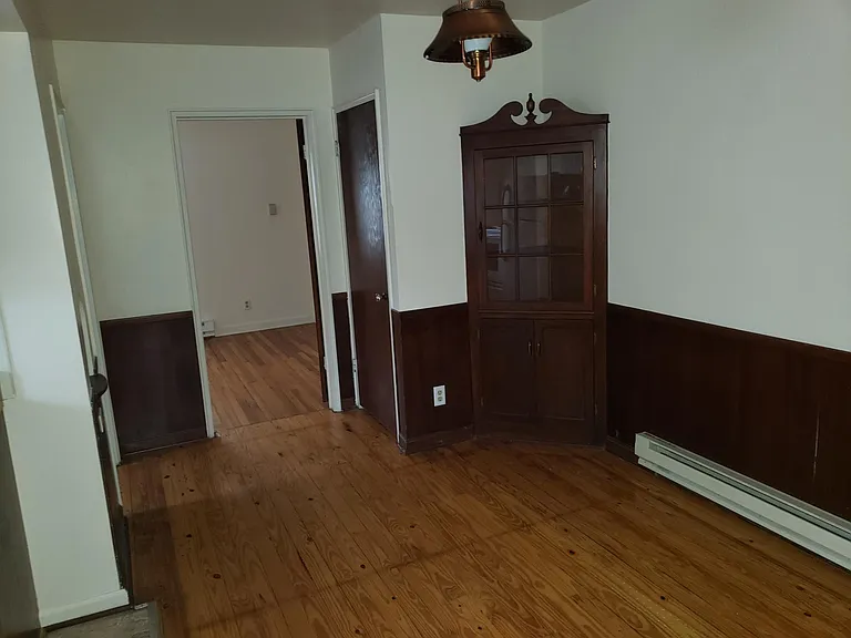60 Woodlawn Ave — Photo 3