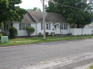 376 E Beach Ave, Wood River, IL 62095