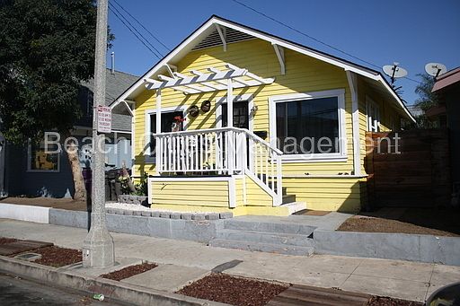 3rd image of 1525 East Broadway
