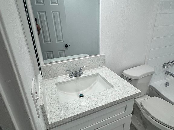 5th image of 1007 Lombard Dr APT A