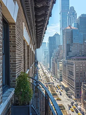 Sold by Sotheby's International Realty | media 28