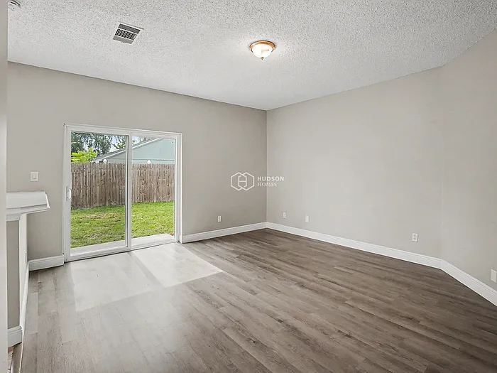 11220 Huxley Ave — Photo 8
