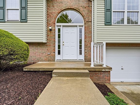 4th image of 223 Cottonwood Ln
