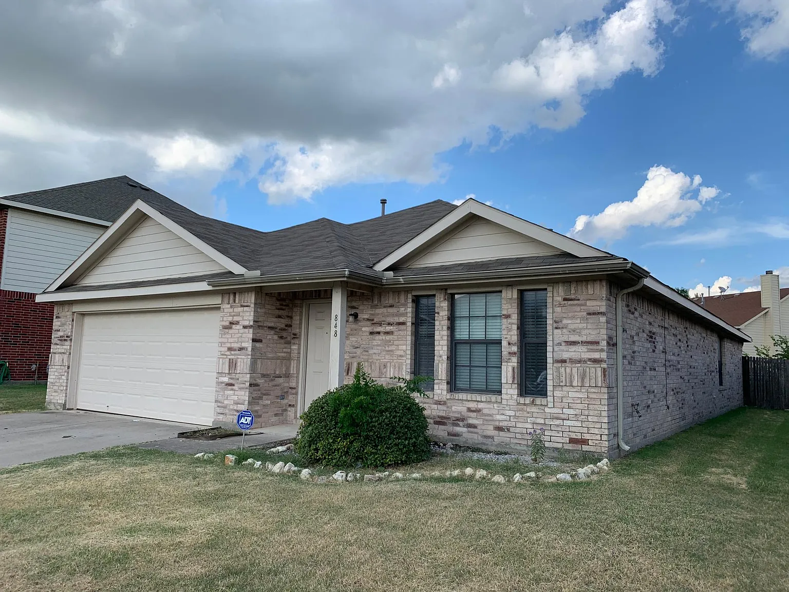 3 bed, 2080 sqft, $1,995 — Photo 1