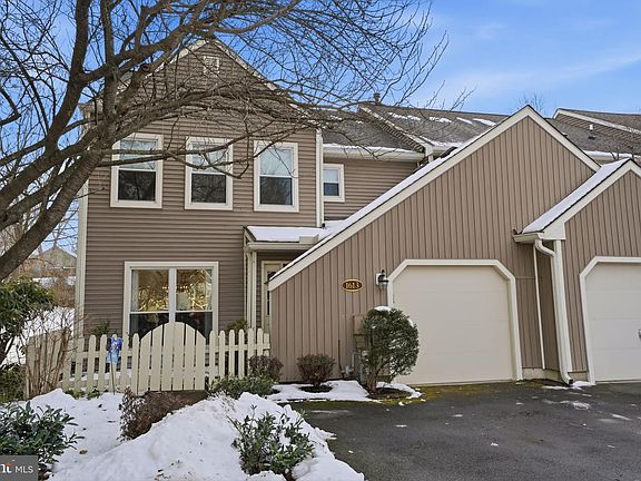 2nd image of 1613 Lakeview Cir