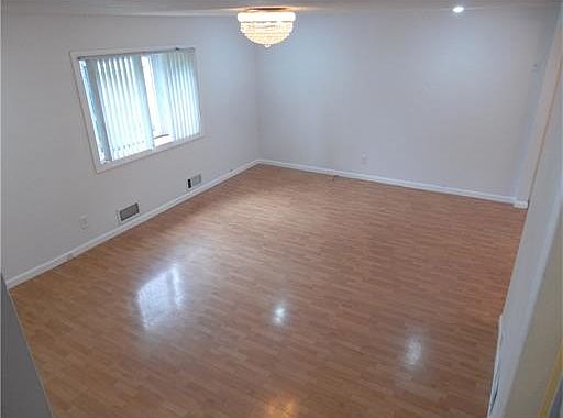 3rd image of 301 Colonia Blvd