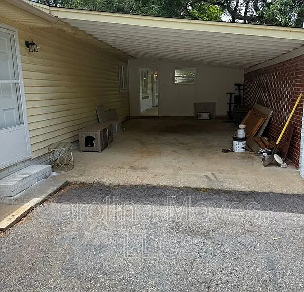 1004 Blanton Pl — Photo 3