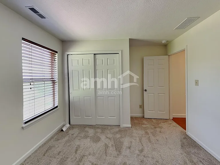 559 Prince Dr — Photo 20