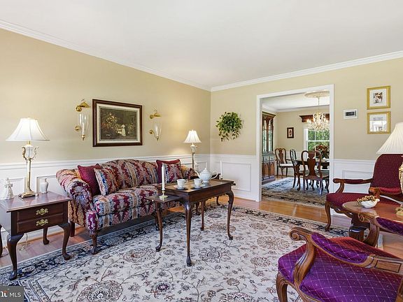 5th image of 217 Rolling Knoll Dr