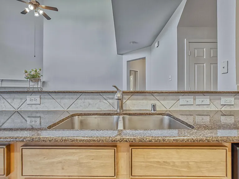 4609 Pine Brook Dr — Photo 17