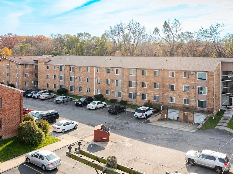 Dolphin Gardens Apartments — Photo 5