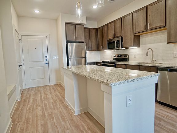 3rd image of 107 Folsom St #2145
