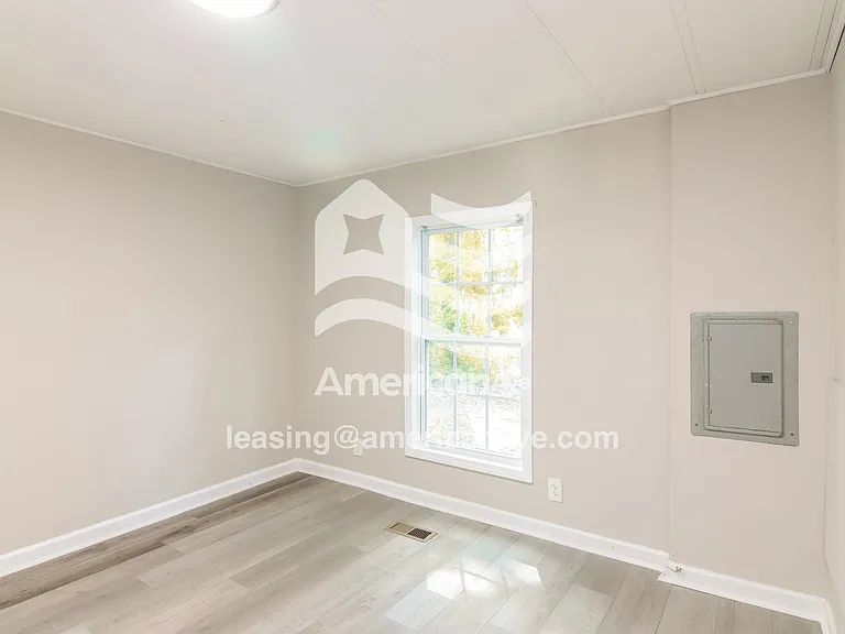 1172735_011_bedroom_12.jpg