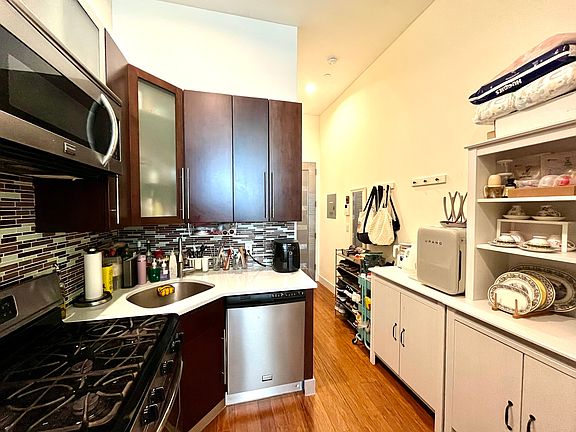 4th image of 2532 30th Dr APT 1a