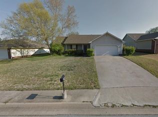 2550 W Arthur Hart St, Fayetteville, AR 72703