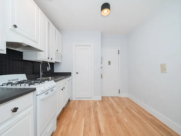 344 W 17th St #3A — Photo 4