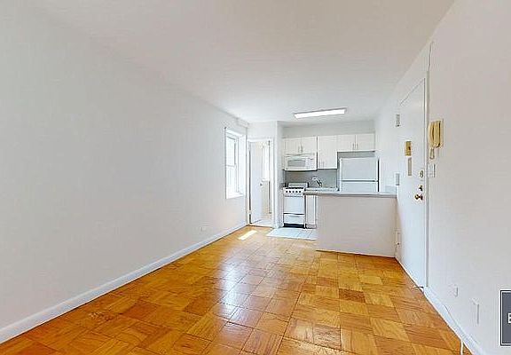 4th image of 1470 1st Ave APT 10F