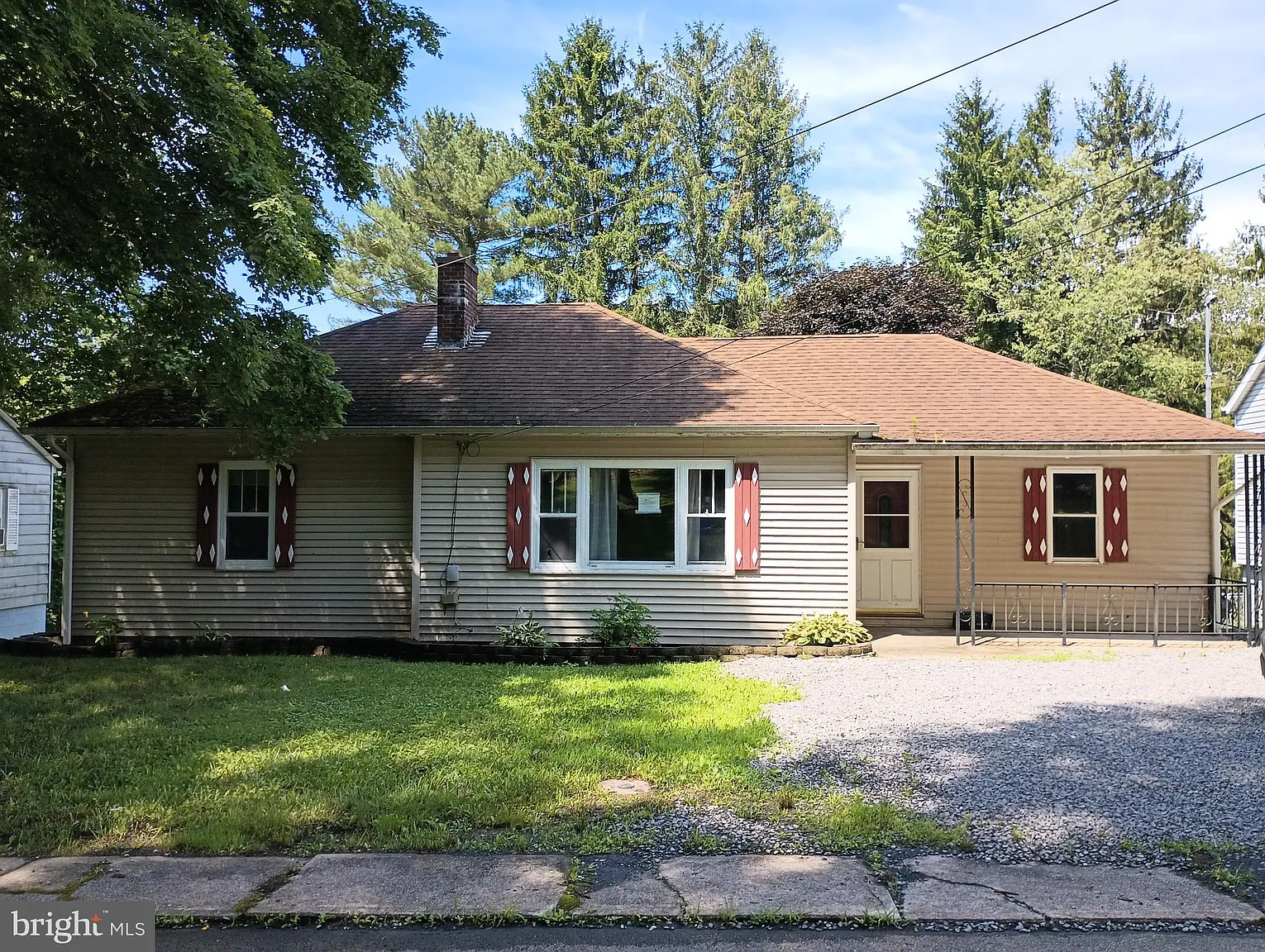 118 Sisler St photo 1