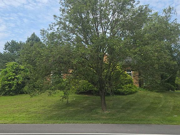 3rd image of 1078 Country Club Rd