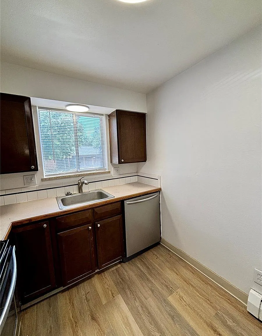2 bed, 1.5 bath, 974 sqft, $2,000 — Photo 4