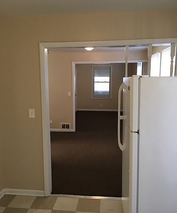 4th image of 609 Cummings Ave #1