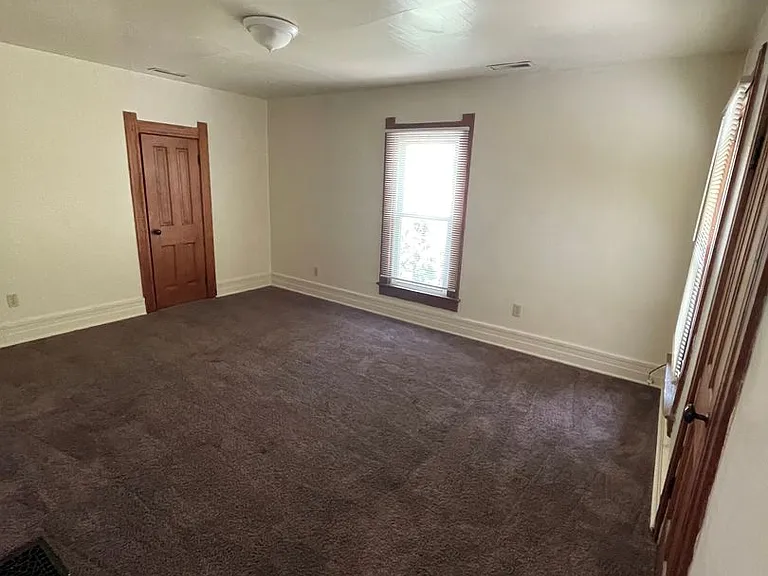 310 E Merry St — Photo 2