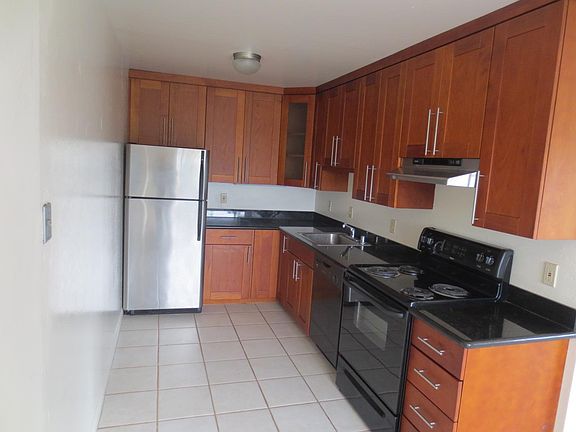 4th image of 2025 Pine St APT 4