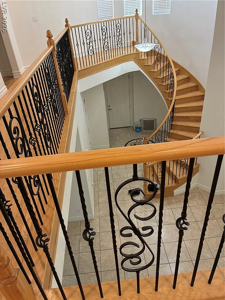 3 bed, 3.0 bath, 3064 sqft, $2,900 — Photo 2