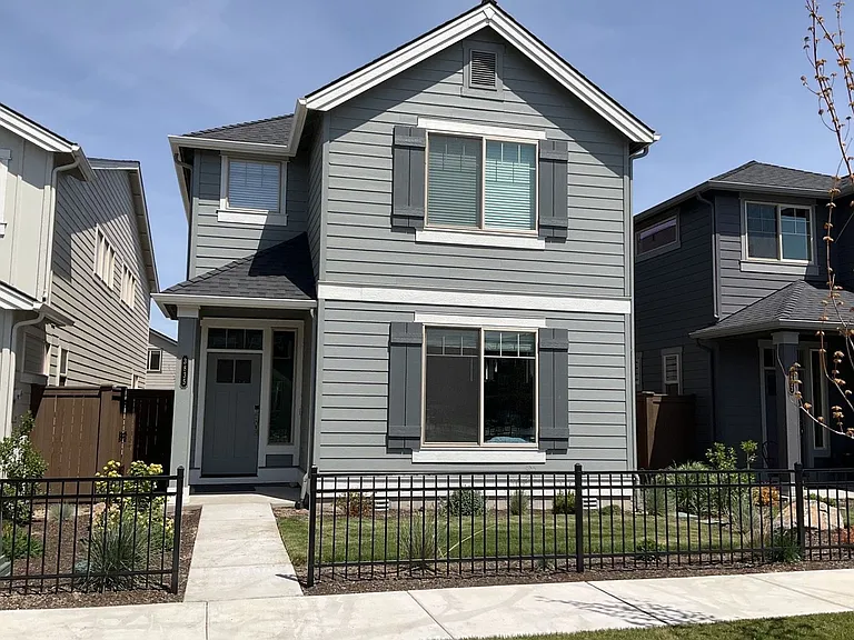 3835 SW Coyote Pl — Photo 1