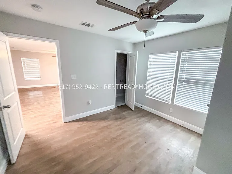 2312 Cass St — Photo 4