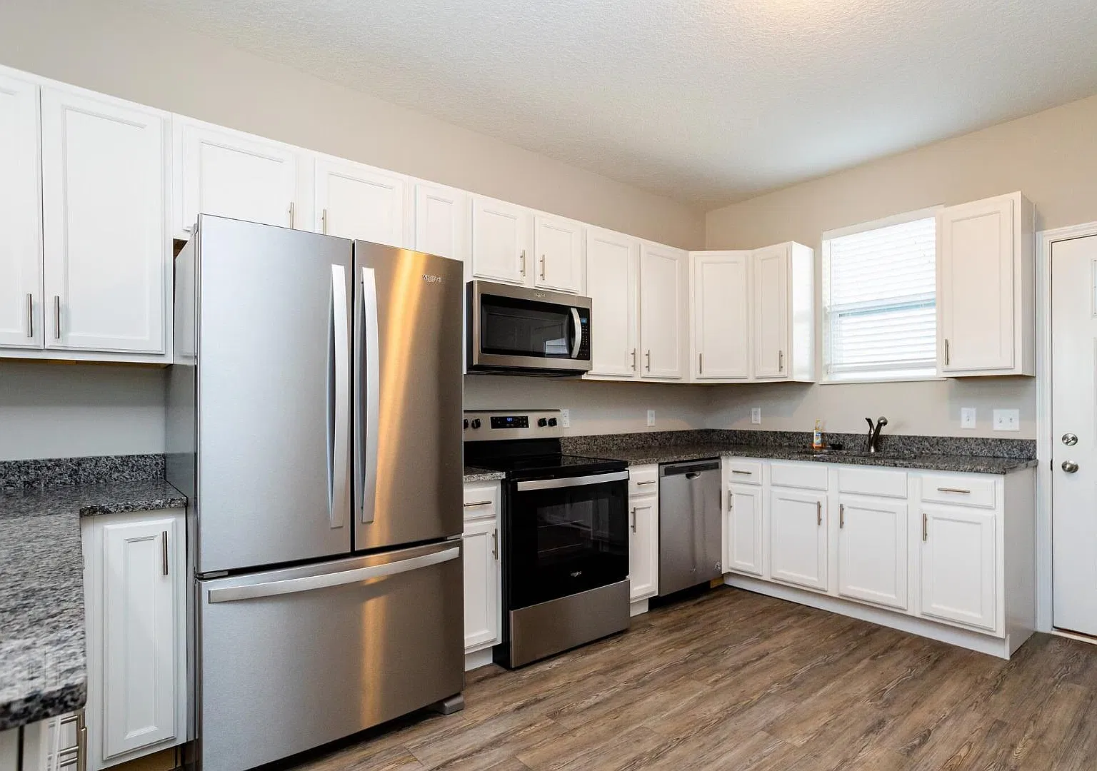3368 Glenbrook Circle S - 3368 — Photo 3