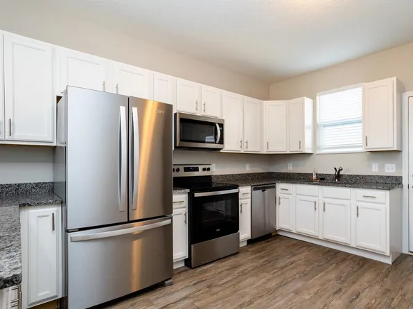 3467 Glenbrook Cir N, Bettendorf, IA 52722