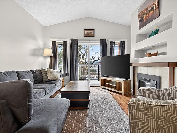 3rd image of 930 Braidwood Rd #221