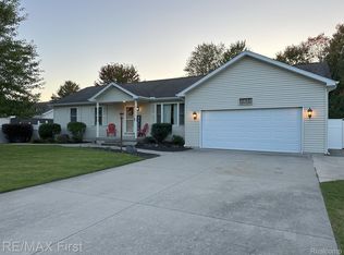2059 Edward Ln E, Kimball, MI 48074