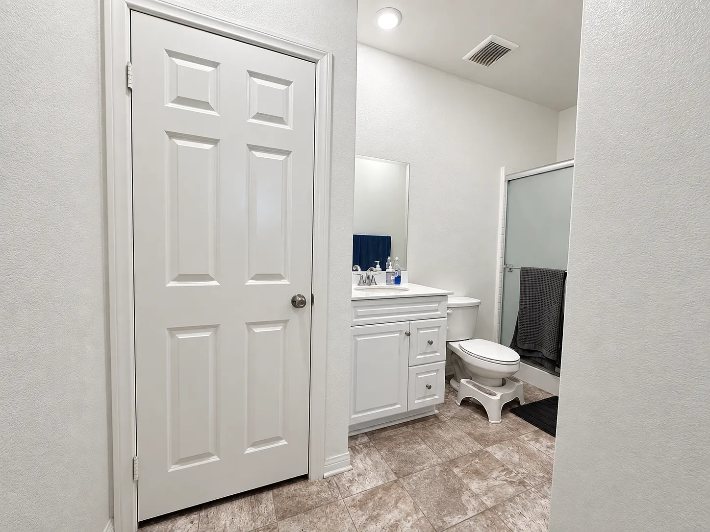 Season Grove Dr, Riverside — Photo 4