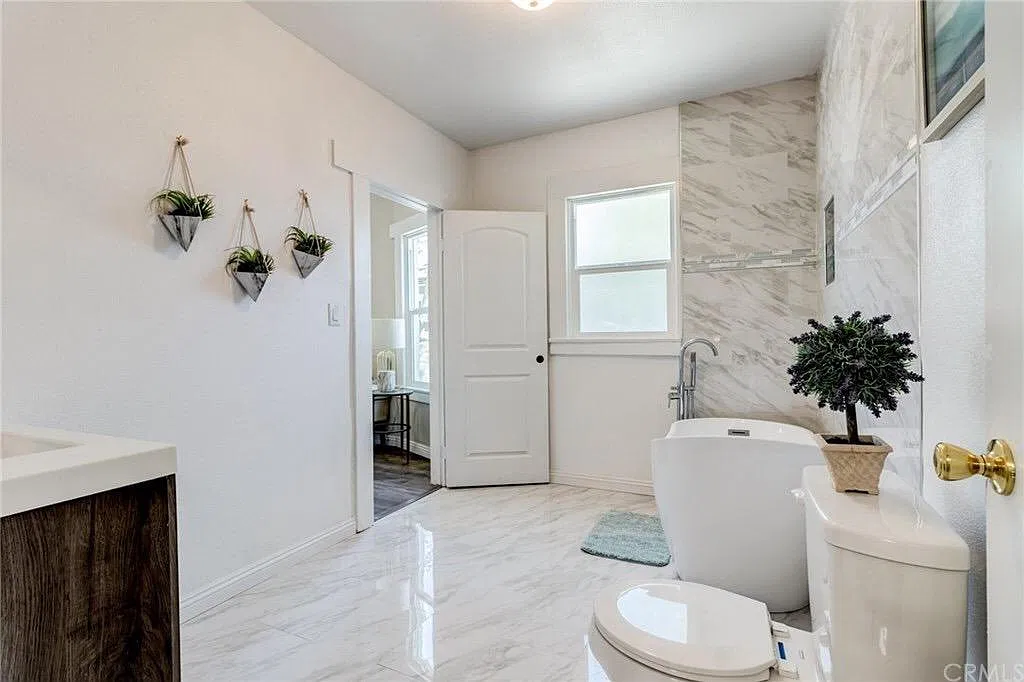526 W Center St — Photo 3
