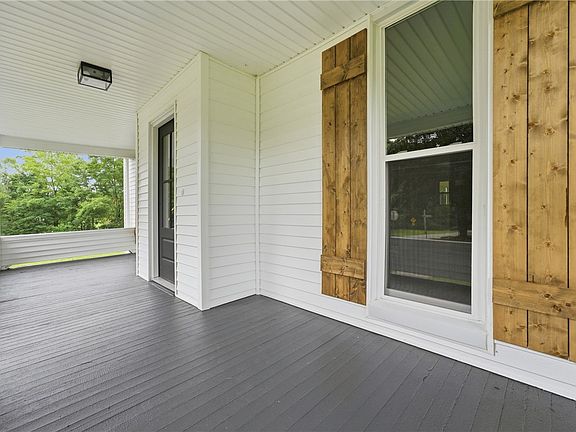 3rd image of 665 Hamburg Rd