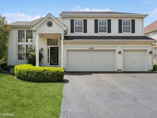 439 W Daybreak Ln, Round Lake, IL 60073