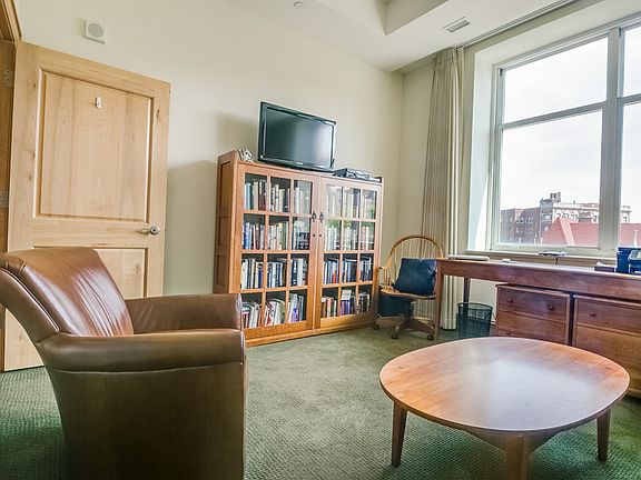 5th image of 1313 N. Franklin Place #404
