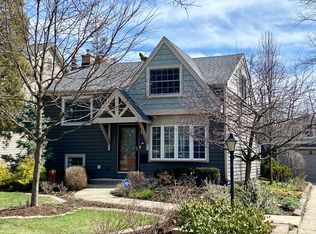 325 S Park St, Westmont, IL