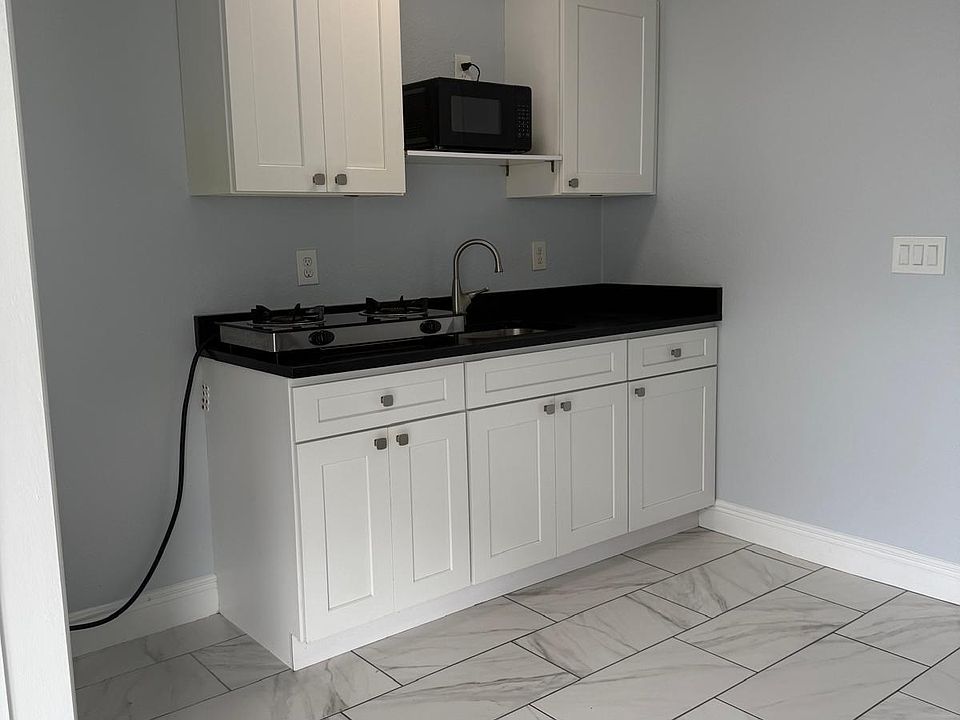 1st image of 2518 Mill Run Blvd
