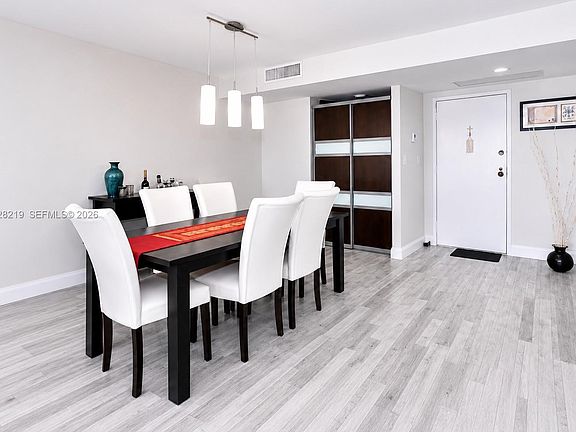 4th image of 2500 Parkview Dr APT 1815